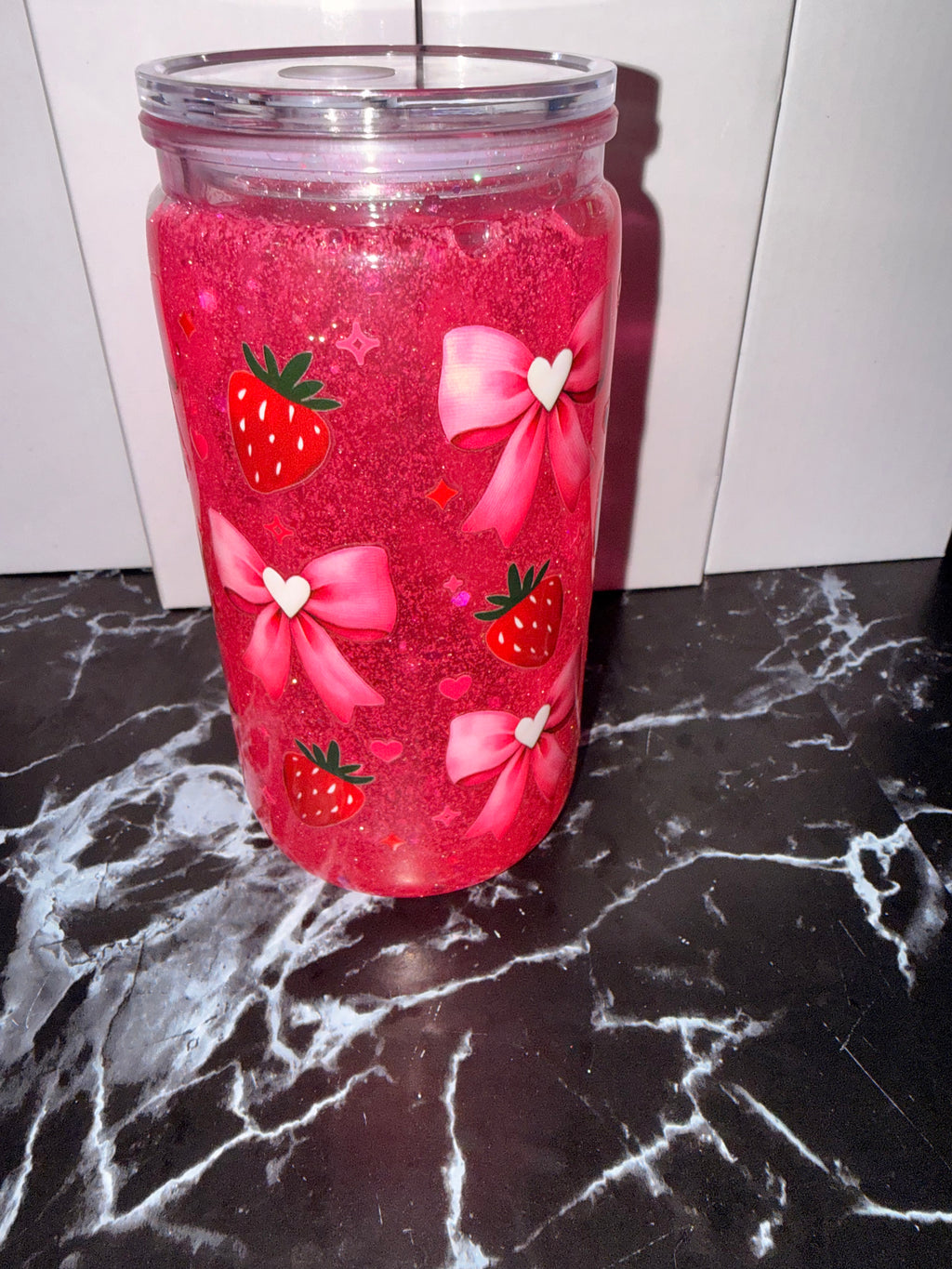 💖🍓 Hot Pink Strawberry and Bows Glitter Tumbler