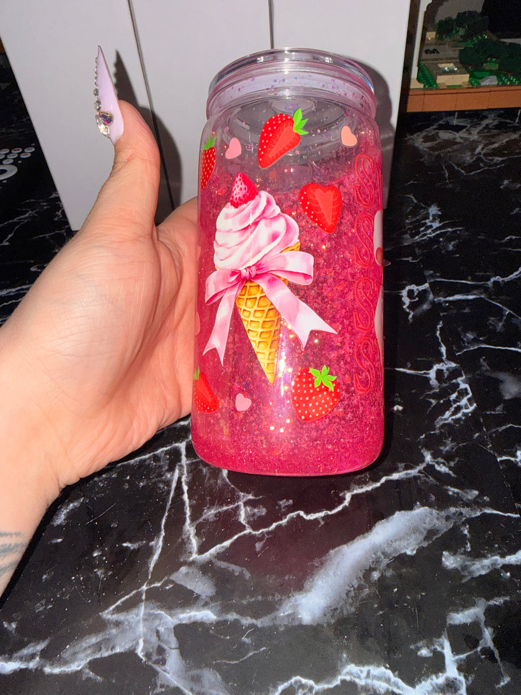 🍓 Snowglobe tumbler ✨