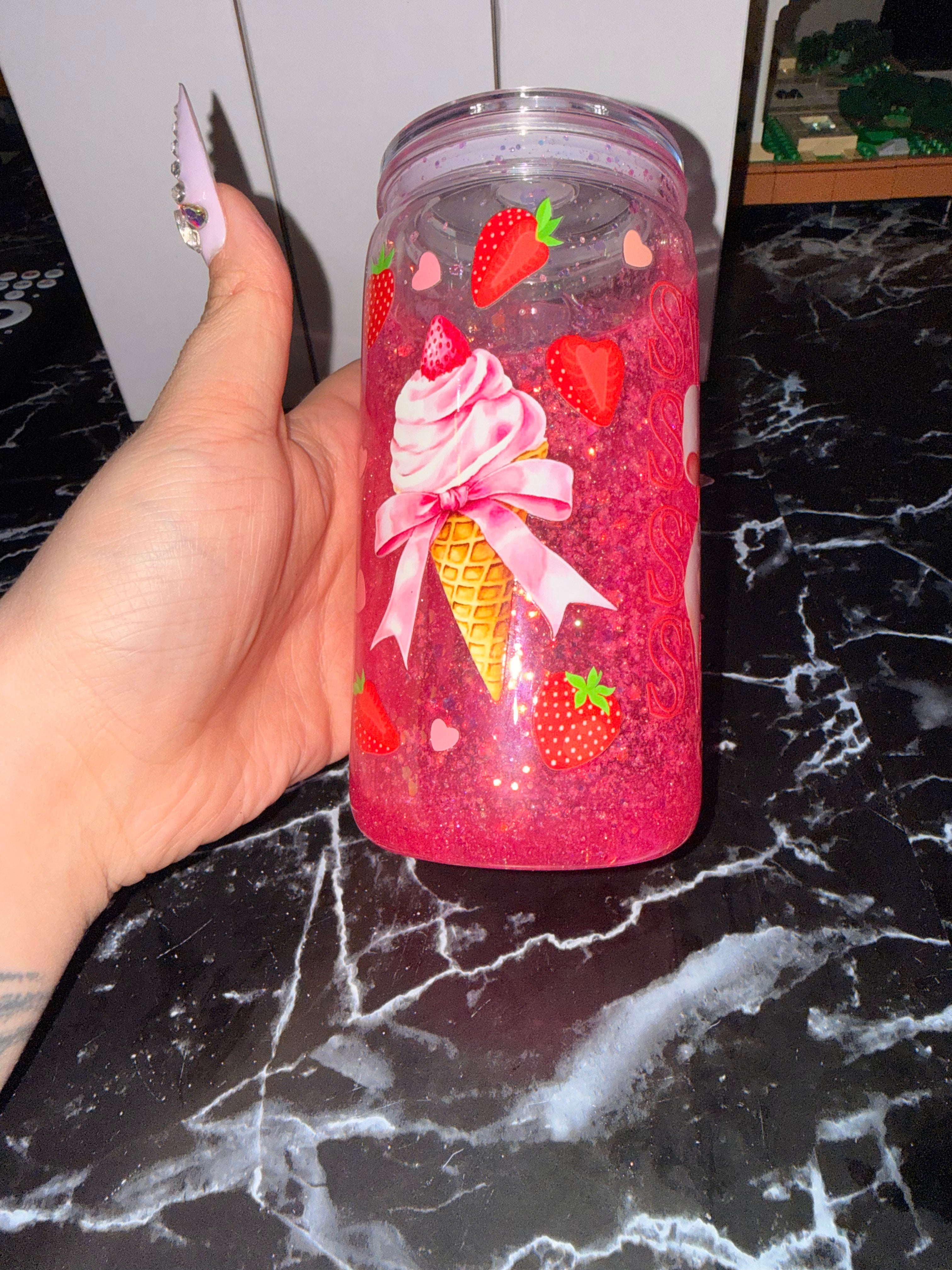 🍓 Snowglobe tumbler ✨