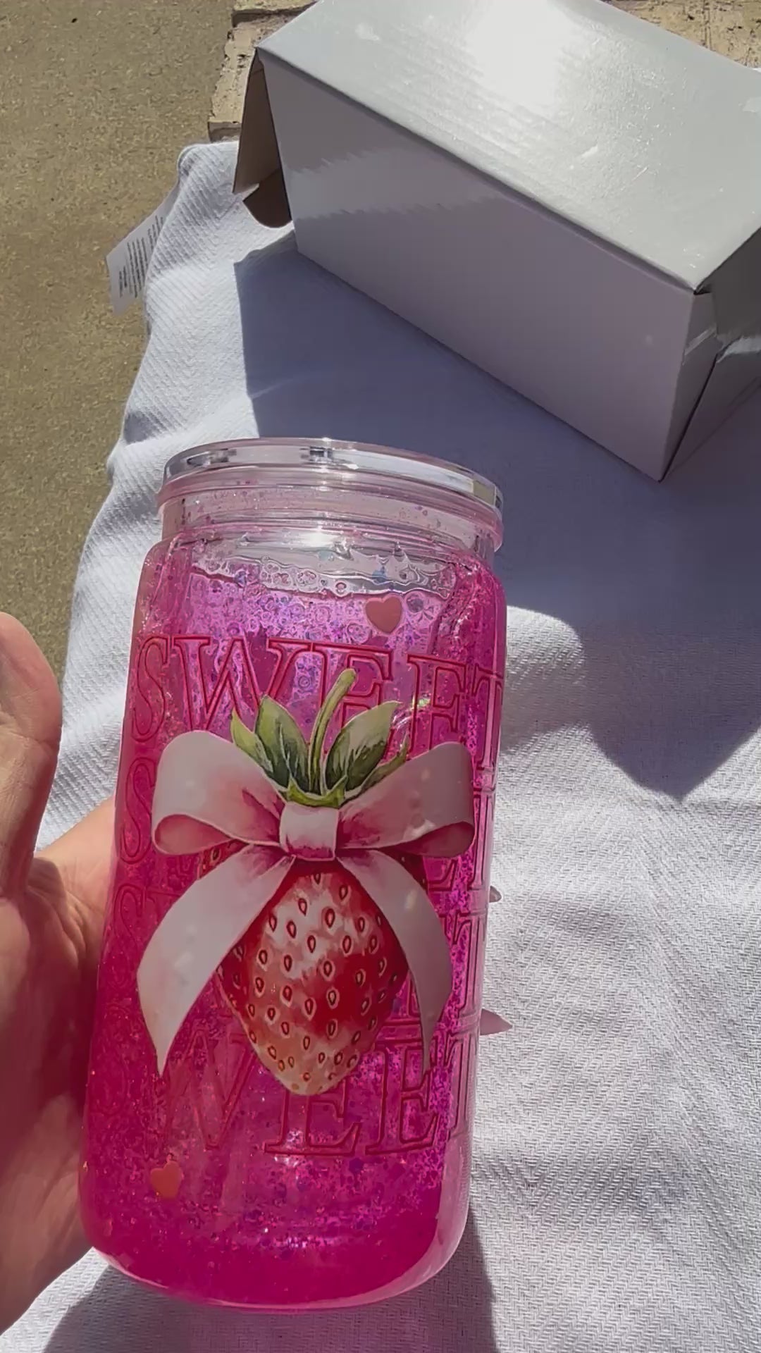 🍓 Strawberry Snowglobe tumbler ✨